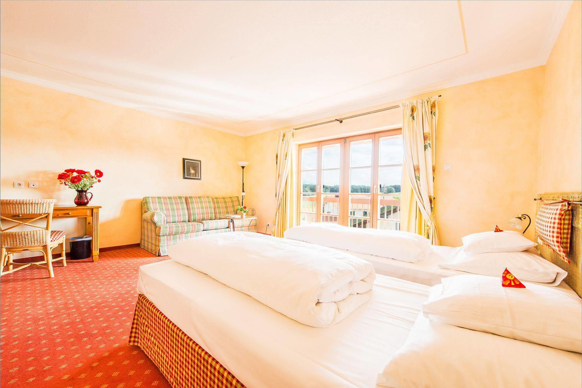 Hotel Und Landgasthof Altwirt Grosshartpenning Екстер'єр фото